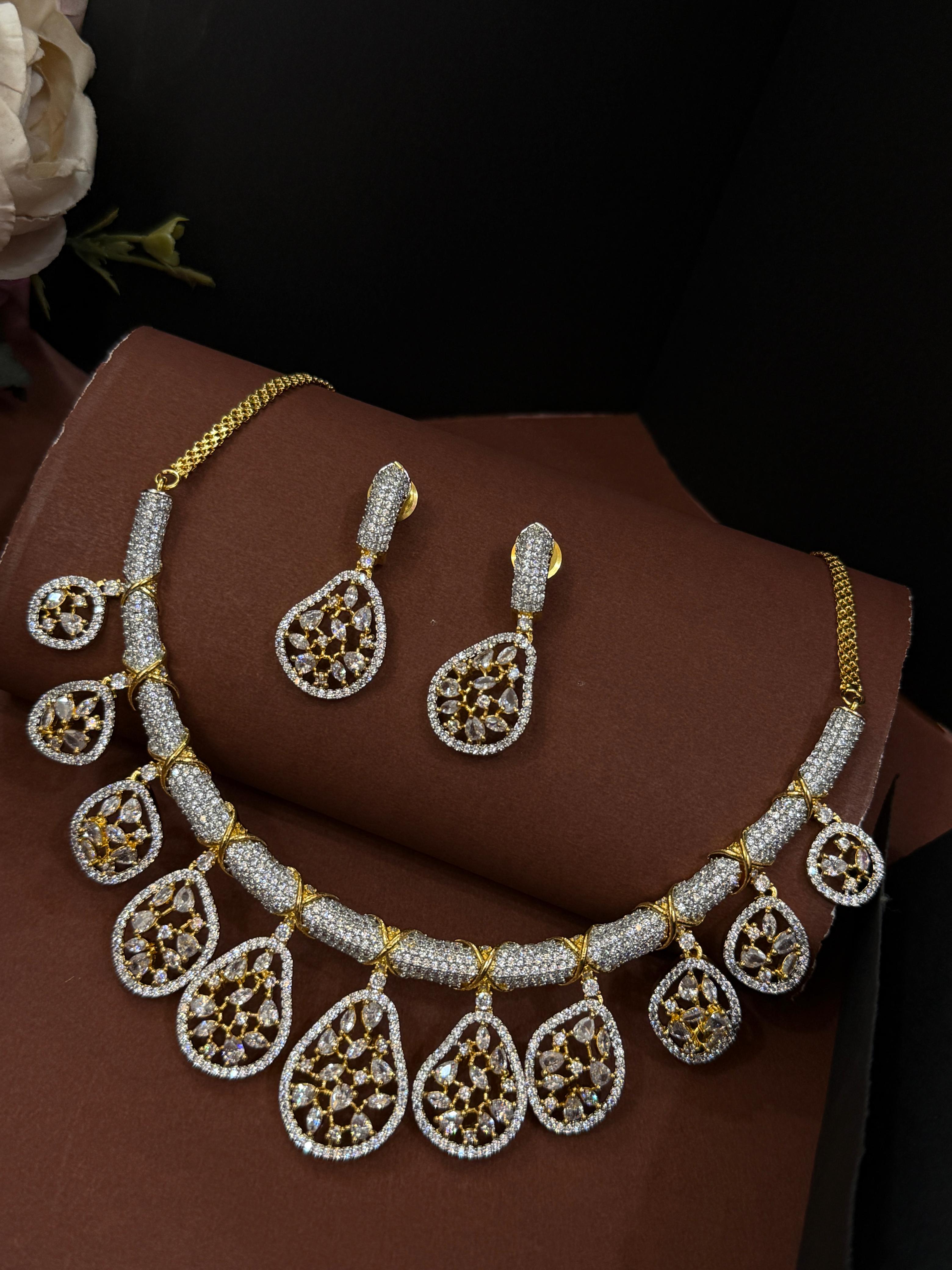Royal Golden Radiance Necklace Set-Mivanaa